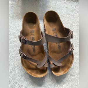 Birkenstock Stone Mayari
Birkibuck-Strap Leather Sandals